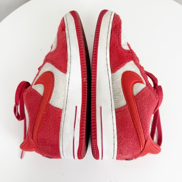 Nike Air Force 1 Low Top in Valentine's Day Fleece Red & White Sneaker - Picture 6 of 11